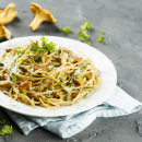 Unsere liebste Wald-Pasta: Spaghetti mit Pfifferlingen und Aioli-Sahnesoße