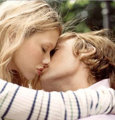 No-Goes beim Küssen: Diese 11 Dinge, solltest du besser lassen!
