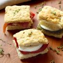 Der perfekte Sommersnack: Mini Sandwiches mit italienischer Foccacia