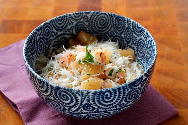 Leichter Reisnudelsalat mit Grapefruit und Krabben in 10 Schritten
