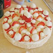 27 Erdbeer - Raffaello - Torte