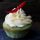 Grüne Vanille-Cupcakes mit feurigem Erdbeerkern und Little Cupcake Topping