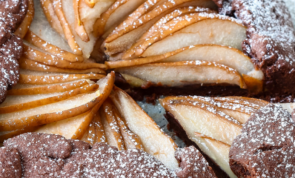 Saftig süße Schoko-Birnen-Tarte, die alle Herzen erobern wird