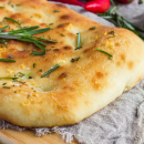 Schnell & leicht: Italienische Focaccia in 5 Minuten Vorbereitungszeit