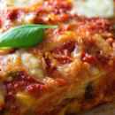 Mamma Mia: Auberginenauflauf mit Käse Parmesan und Tomatensauce