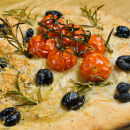 Focaccia mit Oliven und Rosmarin - herrlich italienisch