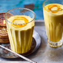 5 einfache Rezepte für Lassi, das traditionelle indische Joghurtgetränk