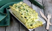 Köstlich und kalorienarm: Zucchini Flan mit Schnittlauch & Feta
