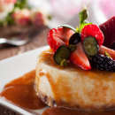 Ein Traum: Veganer Cheese-Cake mit Nussboden und Waldfrüchten
