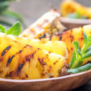 Das perfekte Dessert für die Gartenparty - Gegrillte Ananas mit Honig