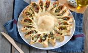 Herzhafte Sonnenpizza mit Zucchini, Schinken & Blauschimmelkäse