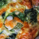 Spinat-Quiche mit Cheddar-Haube