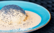 Es wird gemütlich: unser bestes Rezept für heiße, weiche Dampfnudeln mit Vanillesauce