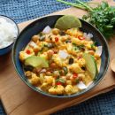 Würziges Gemüse-Curry mit zartem Blumenkohl, Kichererbsen und fruchtigen Limetten