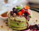 Frühstück à la Instagram: so einfach macht ihr Matcha-Pfannkuchen