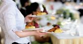 10 Verhaltensweisen, die Servicemitarbeiter im Restaurant auf die Palme bringen