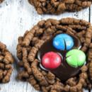 Cookies mit Schokokern und Smartie-Augen