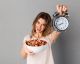 Eine Studie zeigt, wie man durch die richtigen Essenszeiten abnehmen kann