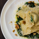 Selbstgemachte Ravioli mit Spinat-Ricotta-Füllung