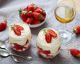 Süß und leicht an warmen Tagen: unser Erdbeer Tiramisu aus nur 6 Zutaten