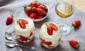 Süß und leicht an warmen Tagen: unser Erdbeer Tiramisu aus nur 6 Zutaten