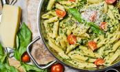 Penne mit Spinatcreme und frischen Tomaten