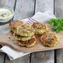 Echte Fitmacher: Leckere Quinoa-Zucchini-PUFFER