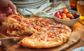 Frittata mit Paprika, Erbsen und Basilikum