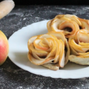 Wunderschöne Apfelrosen mit Konfitüre in Blätterteig