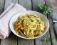 Carbonara mal anders: Spaghetti mit Gemüse, Ei und Parmesan