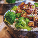 Diese köstliche vegetarische Bowl liefert euch alle Nährstoffe, die ihr braucht