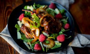 10 köstliche Herbstsalate, die Sommersalaten in absolut nichts nachstehen!