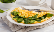 Omelette mit frischem Spinat und Mozzarella