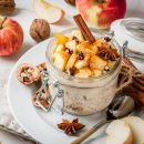 Ein herbstlich-süßer Morgen mit diesen Apple-Pie Overnight Oats