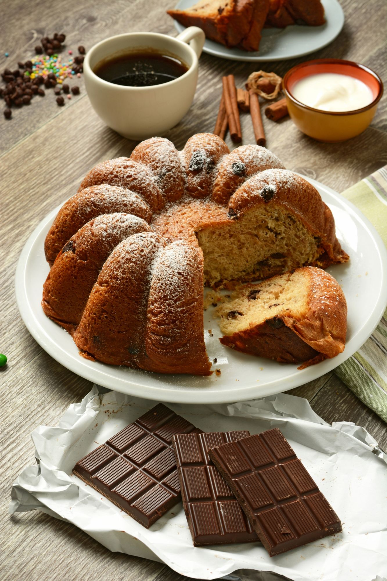 Fluffig leichter JOGHURTKUCHEN mit süßen SCHOKOLADENSTÜCKCHEN
