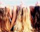 Schutz vor UV, Chlor und Salzwasser: So macht ihr eure Haare beachfest