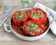 Klassisch lecker: Gefüllte Paprika mit Reis und Hackfleisch in Tomatensauce
