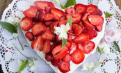Herztorte mit Biskuitboden, Diplomatencreme und Erdbeeren