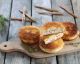 Unwiderstehliches Fingerfood: Mini Croque-Monsieur mit Lachs