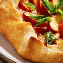 Rustikal, knusprig, sommerlich: Pfirsichtarte mit Biss