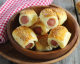 Ideal für's Picknick: Knackige Würstchen im Teigmantel mit Ziegenfrischkäse und Sesam