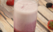 Sommerlich-leichter Waldbeer-Buttermilchshake