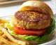 Für Abwechslung im Burger-Paradies: Hamburger mit selbst gemachten Thunfisch-Patties