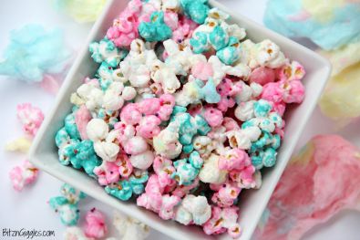 Luftig, bunt und zuckersüß: So macht ihr euer REGENBOGENPOPCORN