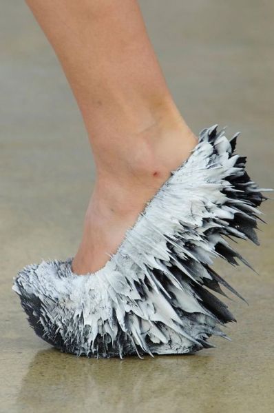 These 10 (CRAZY) SHOES are made for walking... ABER WIE??