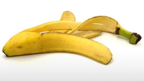 Werft eure Bananenschalen nicht weg: 7 nützliche Dinge, die man stattdessen damit anstellen kann