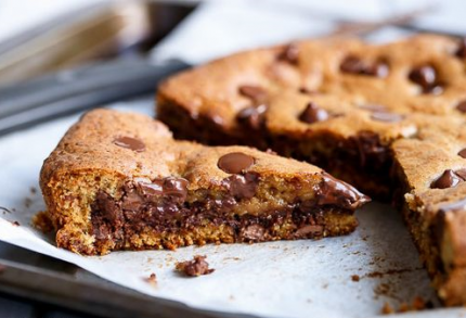 RIESEN-COOKIE: ein einfaches Rezept für einen SCHOKO-Cookie in Kuchengröße!
