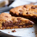 RIESEN-COOKIE: einfaches Rezept für einen SCHOKO-Cookie in Kuchengröße!