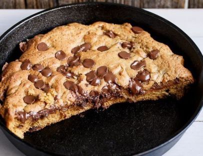 RIESEN-COOKIE: ein einfaches Rezept für einen SCHOKO-Cookie in Kuchengröße!