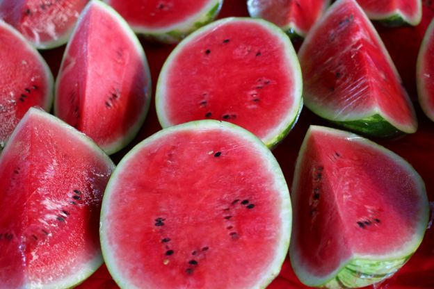 Kann man die Schalen von Wassermelonen einfach mitessen?